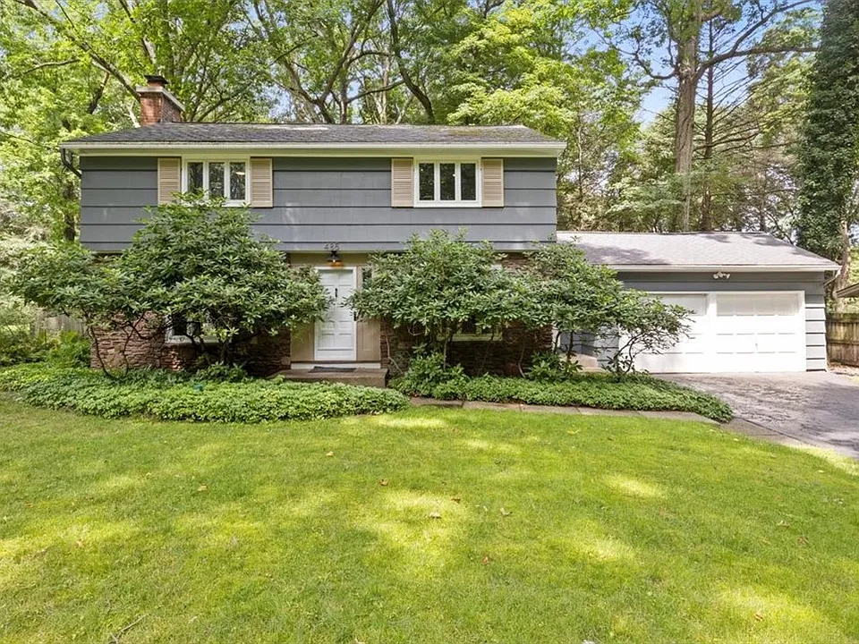 485 Oakridge Dr