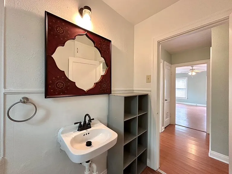 914 E 39th St #1 — Photo 14