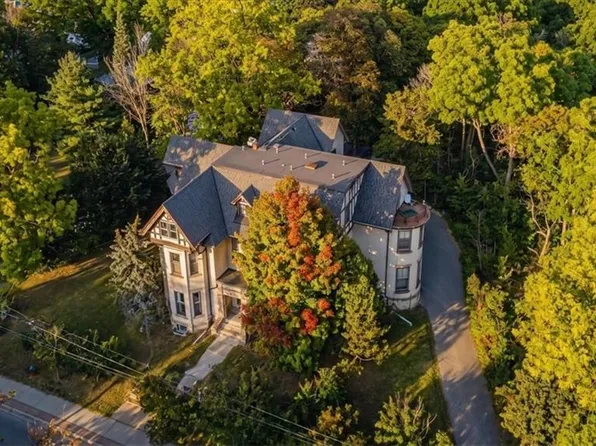 139 Main St S, Halton Hills, ON L7G 3E7