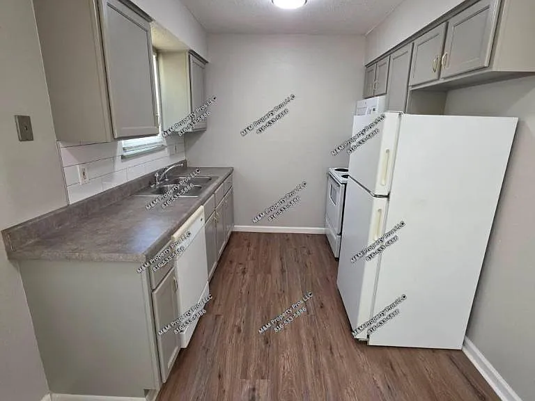408 NE Westwind Dr — Photo 5