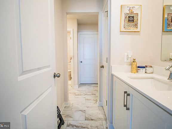 4th image of 118 Goldleaf Dr W