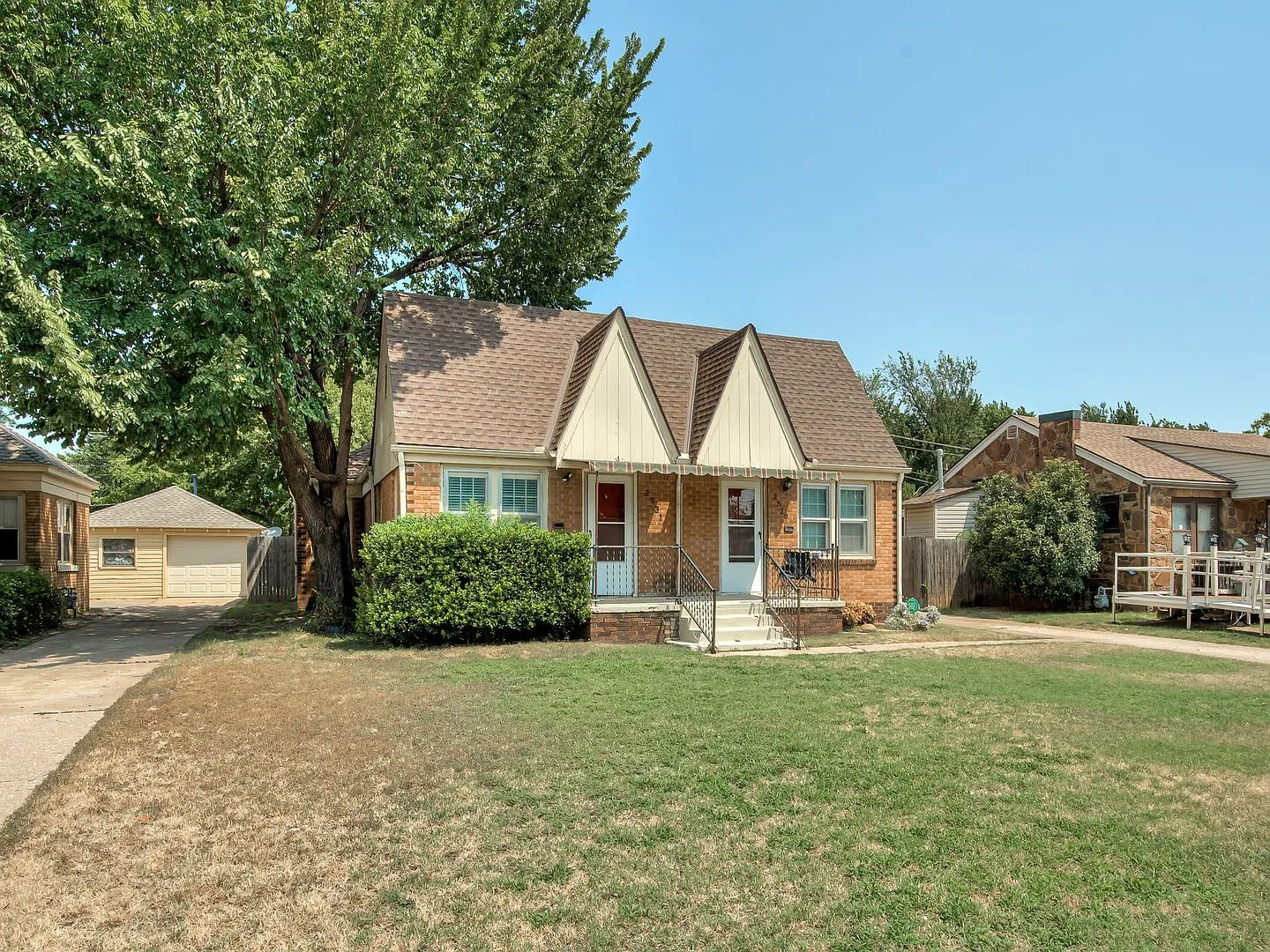 2531 W Park Pl — Photo 1