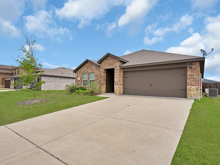 1311 Emi Kate Ln — Photo 27