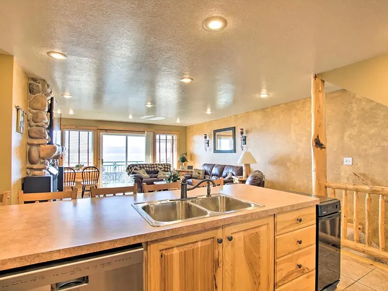 874 N Newberg Pl #3 — Photo 8