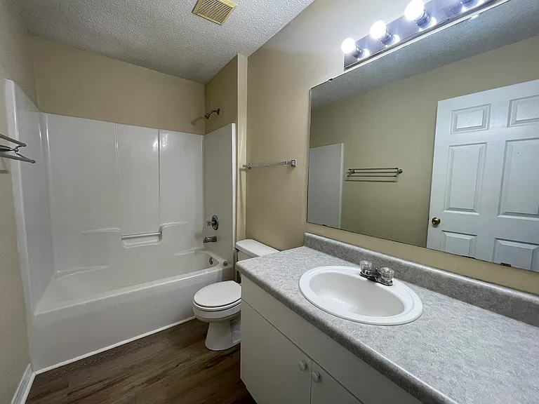 240 Westview Dr — Photo 9
