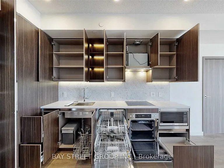 95 McMahon Dr #1212 — Photo 12