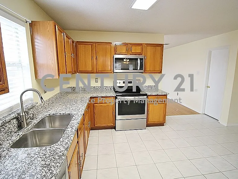 2936 Santa Sabina Dr — Photo 4