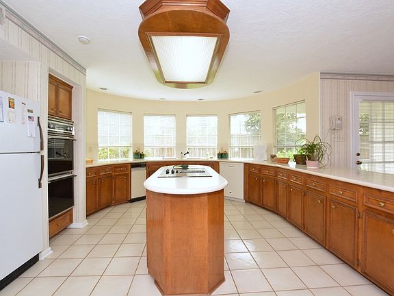 5th image of 4007 Black Locust Dr
