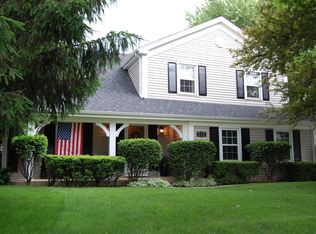 212 E Bauer Rd, Naperville, IL 60563