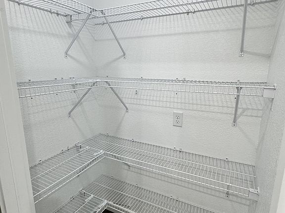 5th image of 209 Mead St