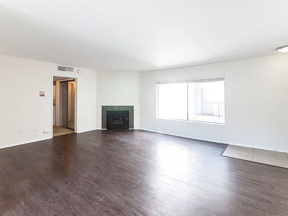 3rd image of 4353 Coldwater Canyon Ave APT 204