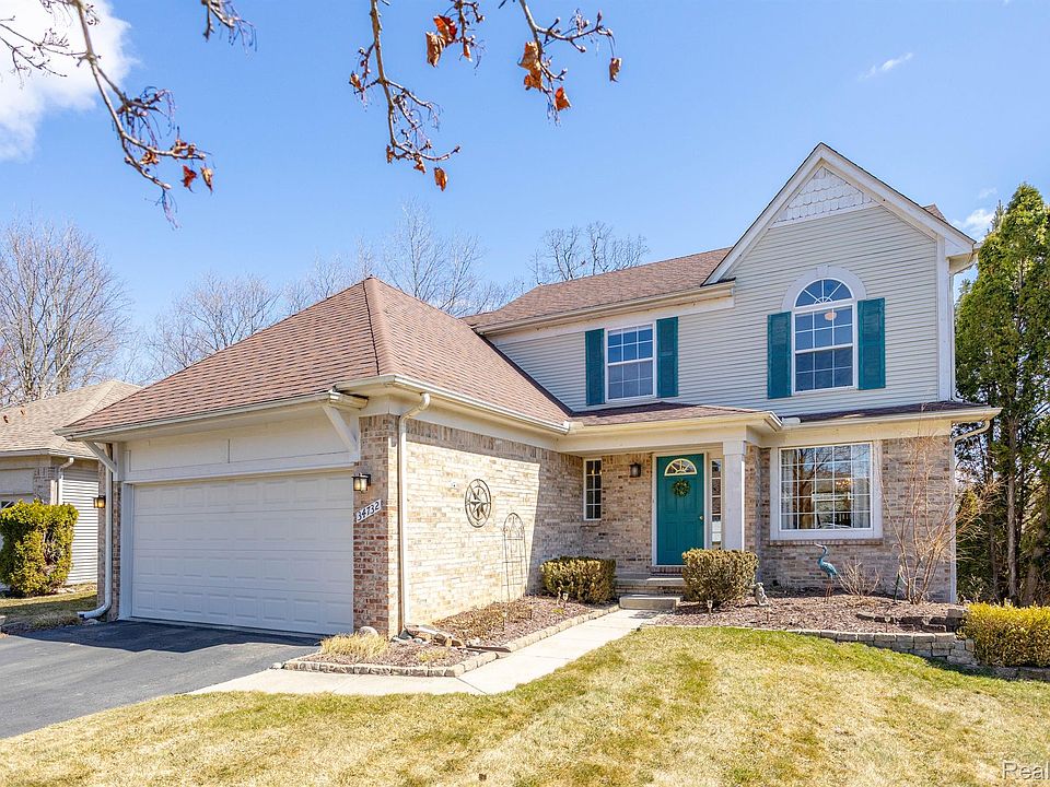 1st image of 34732 Pennington Dr