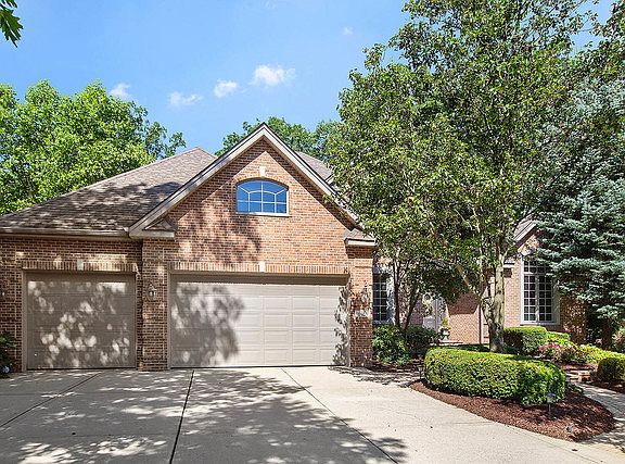 3rd image of 16120 Creekwood Dr