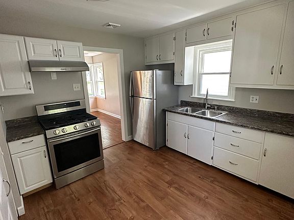 4th image of 126 N School St
