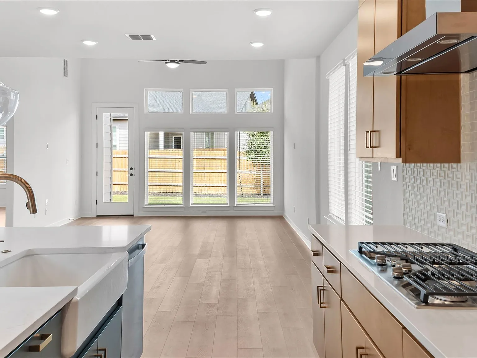 4 bed, 3.5 bath, 2642 sqft, $3,400 — Photo 4