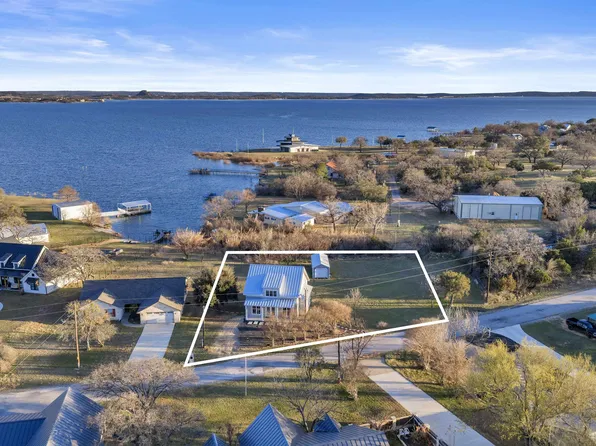 520 E Island Drive, Bluffton, TX 78607