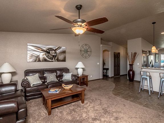 3rd image of 425 Llanos Dr