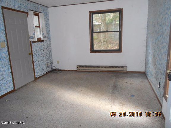 3rd image of 5647 Broadway St