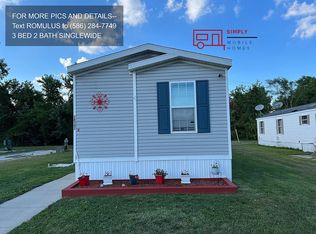 28582 N Maple St, Romulus, MI 48174