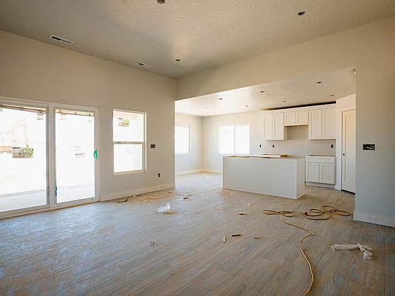 4th image of 1 Iron West Subdivision Chase #6