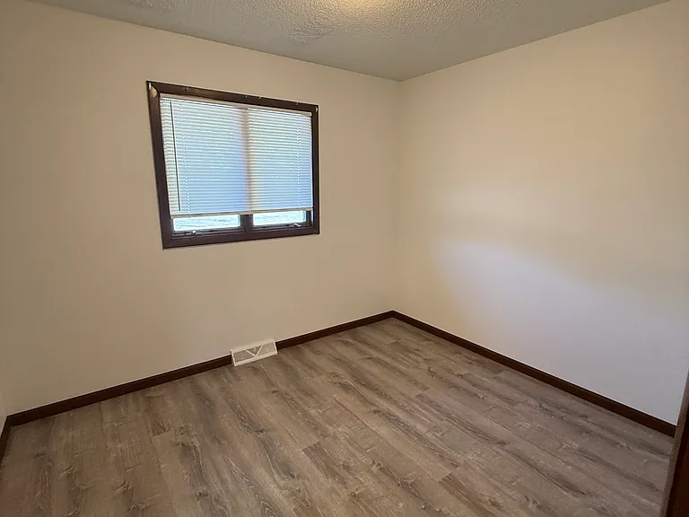 235 Meadow Ave — Photo 9