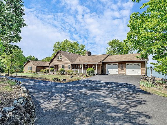 5th image of 15993 Smith Mountain Lake Pkwy