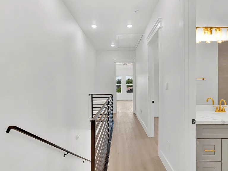 1311 E 33rd St #B — Photo 17