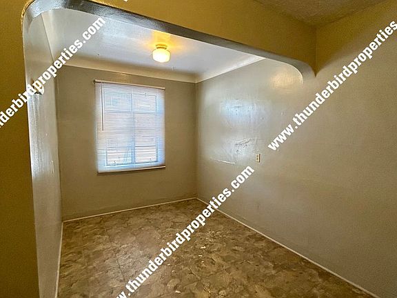 3rd image of 1413 Hazeldine Ave SE