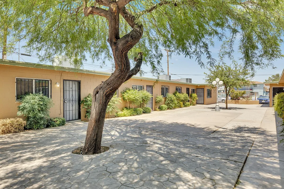 Unit Photo - 4408 Sunrise Ave #8