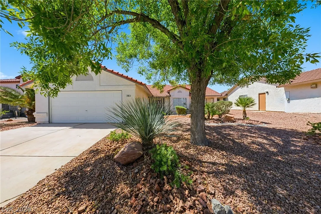 4 bed, 2.0 bath, 1805 sqft, $2,450 — Photo 1