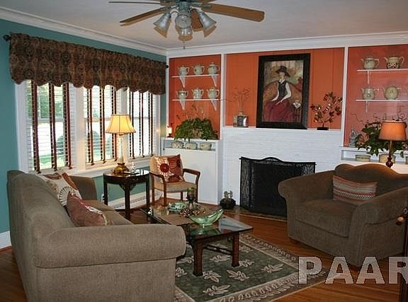3rd image of 517 W Maywood Ave