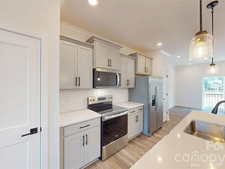 3640 Spencer St — Photo 3
