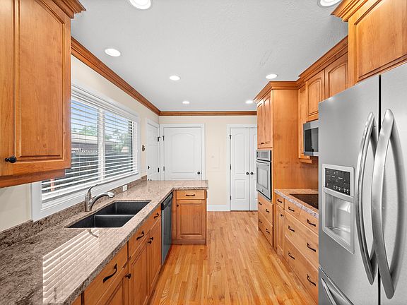 5th image of 3376 E Birch Cir