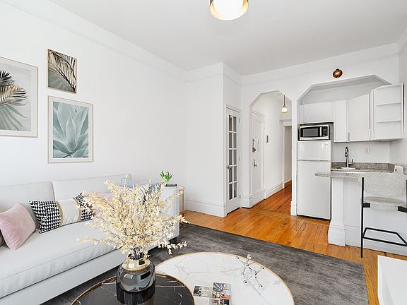 2nd image of 309 E 18th St APT 3A