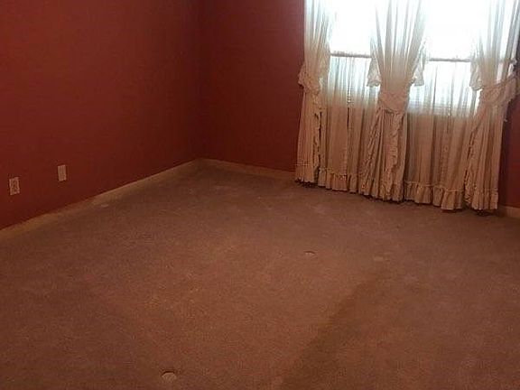 5th image of 131 Morehead Dr