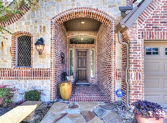 2nd image of 812 Barton Springs Dr