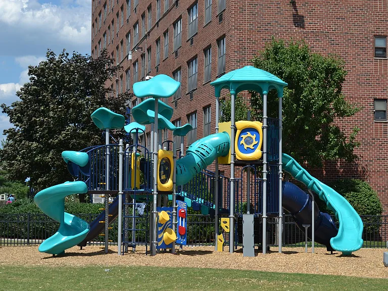 Fresh Pond Apartments — Photo 16