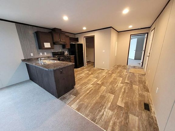 2nd image of 148 Quarry Hill Est #148