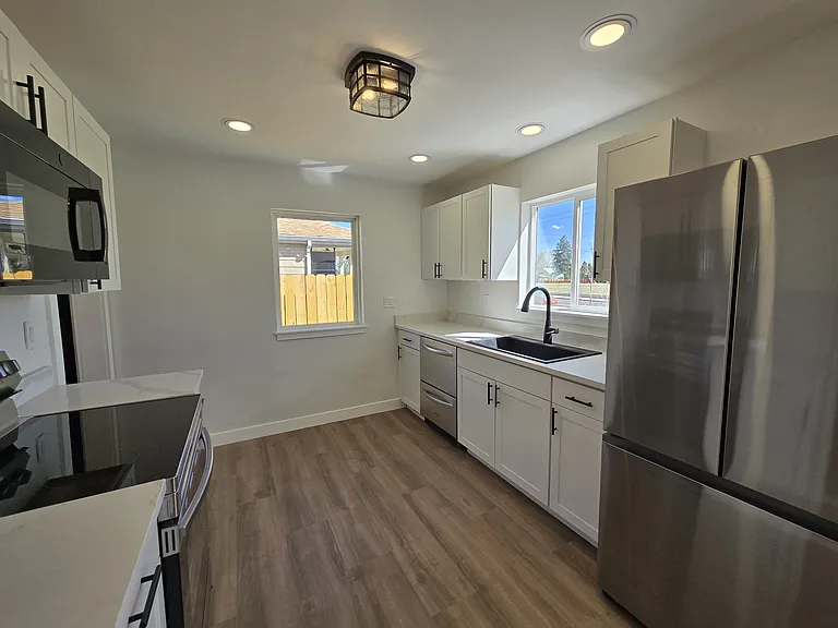 738 E Fountain Blvd — Photo 7