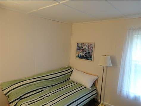 1sT FLOOR DEN OR BEDROOM