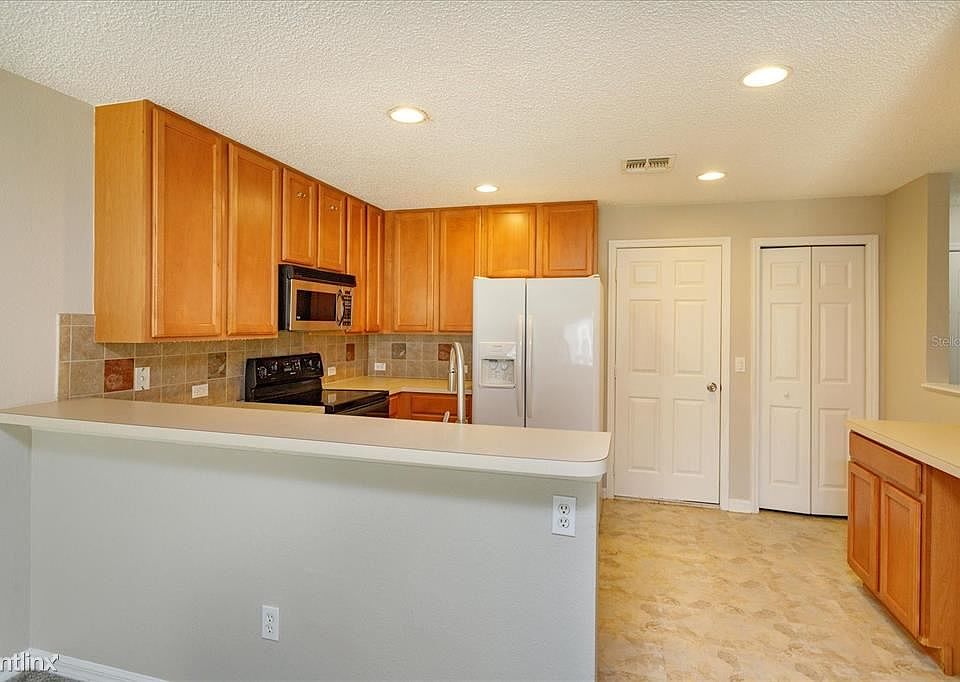 1st image of 12715R Somerset Oaks St
