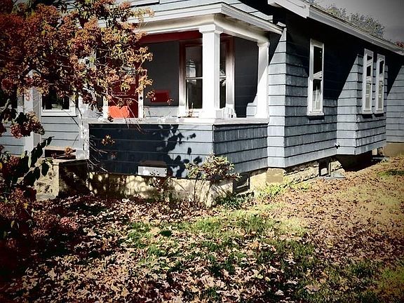 4th image of 1303 Central St