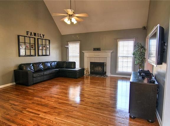 2nd image of 317 Autumn Glenn Dr