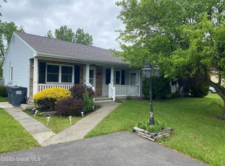 39 Suncrest Dr, Waterford, NY 12188