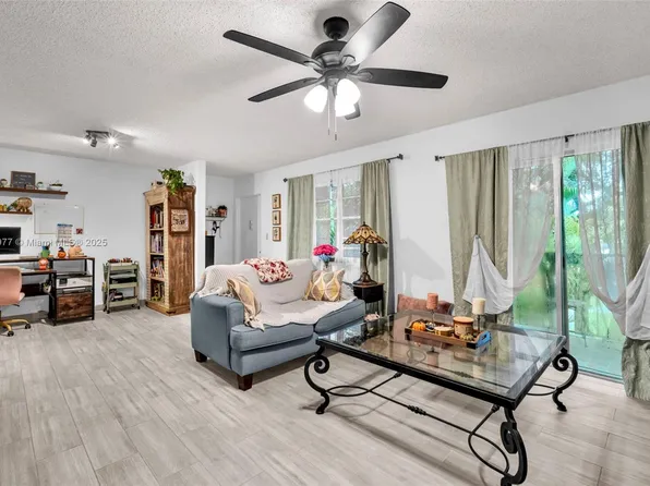 2324 Van Buren St APT 204, Hollywood, FL 33020