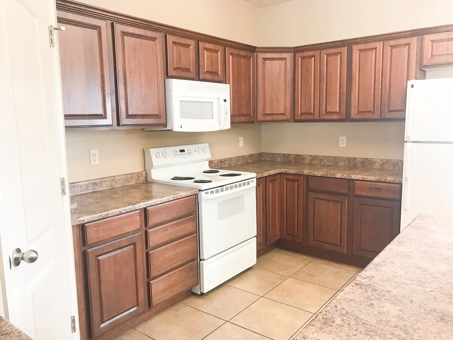 3 bed, 1350 sqft, $1,350 — Photo 3