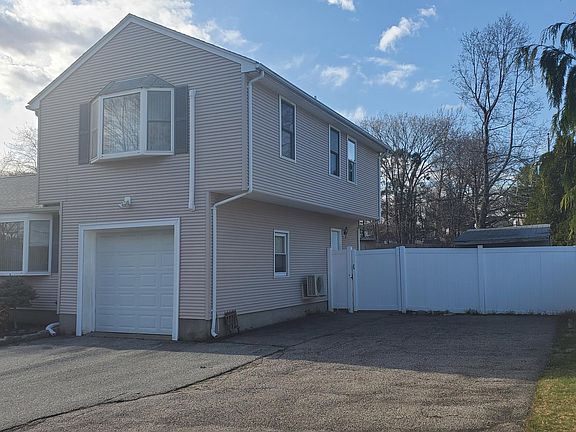 2nd image of 29 Rosewood Dr