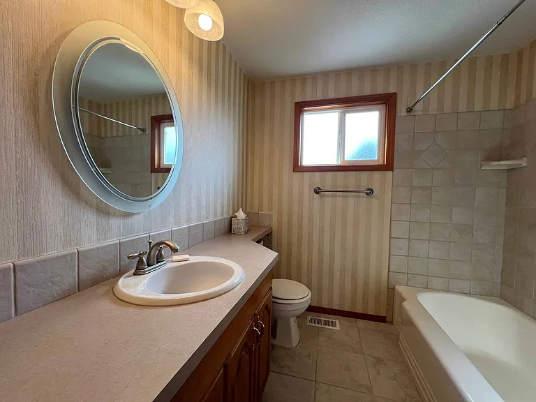 2529 Taylor Ave — Photo 2