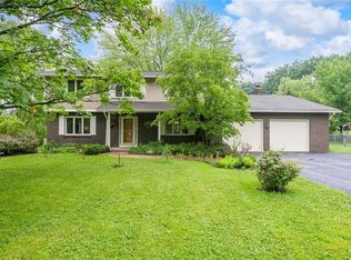12 Ithaca Dr, Pittsford, NY 14534