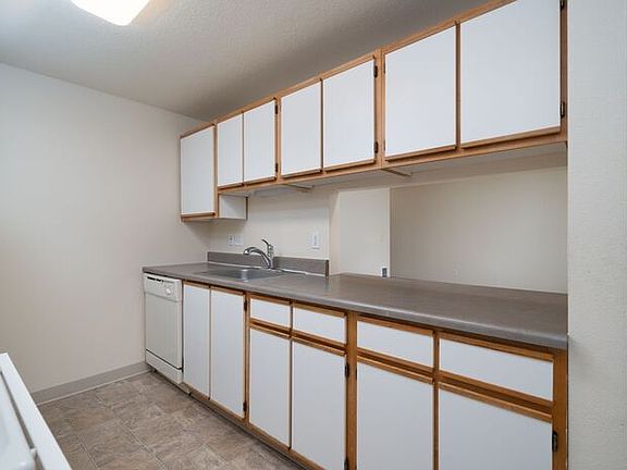 4th image of 1519 SE Roberts Dr #107